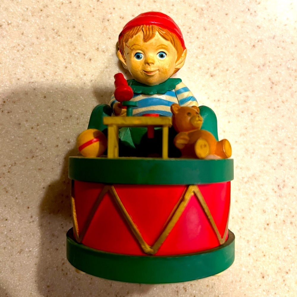 ENESCO 1986 SMALL WORLD OF MUSIC CHRISTMAS "TOY SHOP TECHNICIAN"  MUSIC BOX